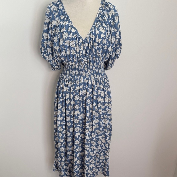 GAP Dresses & Skirts - GAP Blue and White Floral Midi Dress